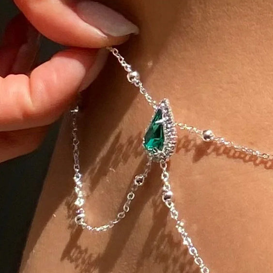 Chaine de ventre ornée de cristaux couleur émeraude - Nell Chevillère Bijoux