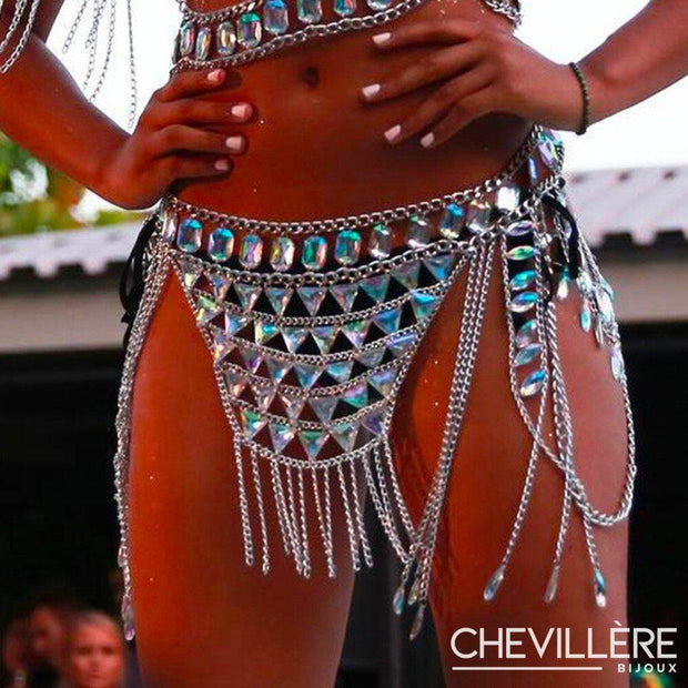 Corset à franges ornées de chaînes et sequins. Chevillère Bijoux