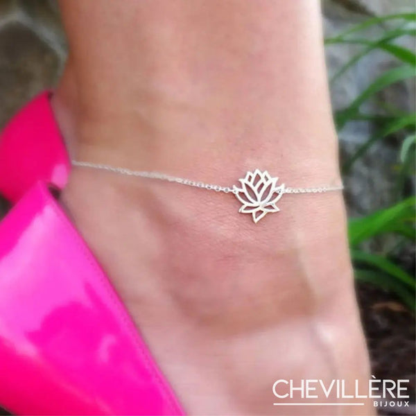 Bracelet de cheville fleur de lotus avec chaîne fine dorée ou argentée