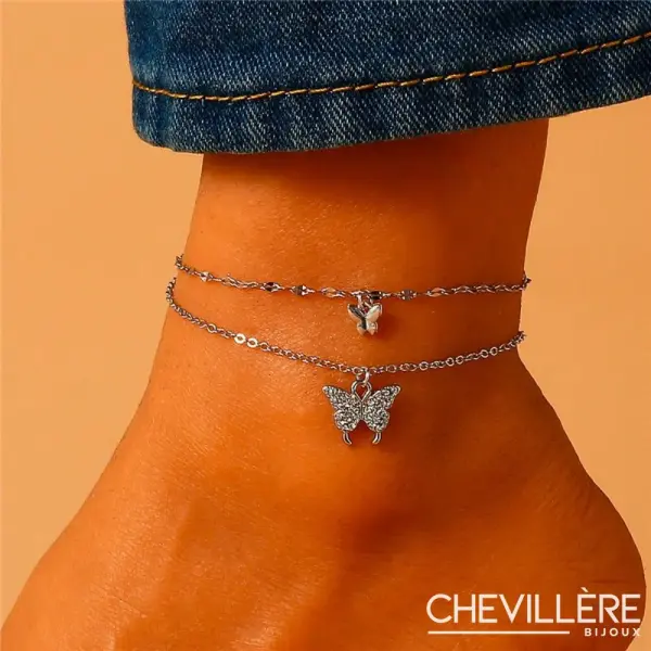 Duo de bracelets de cheville argentés avec papillon et strass