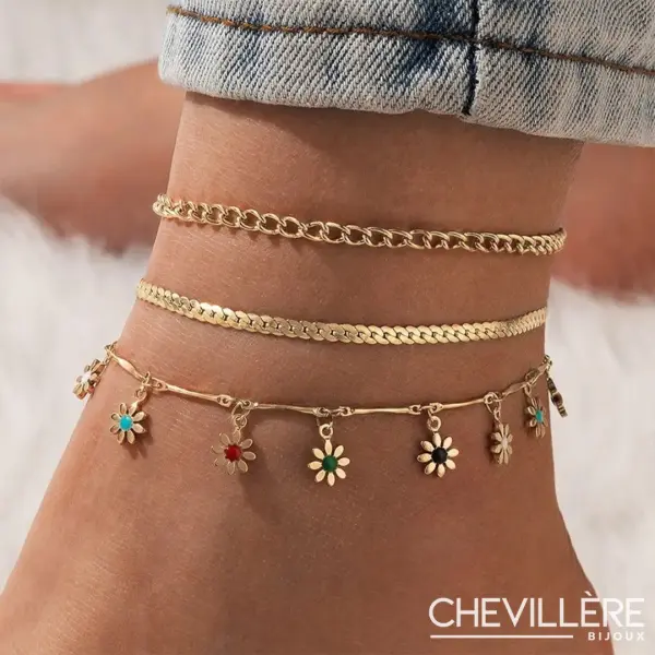 Bracelet de cheville doré multi-rangs avec petites fleurs colorées
