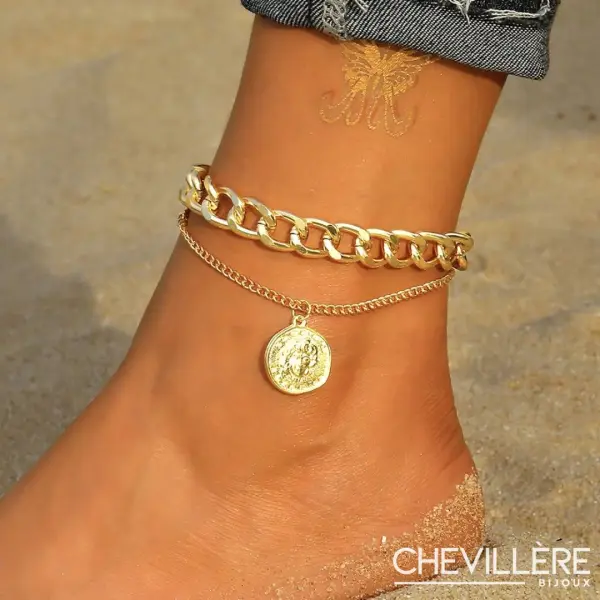 Bracelet de cheville doré à double chaîne avec médaillon grec